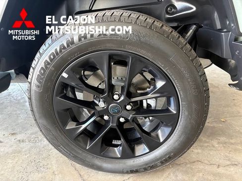 Used 2024 Jeep Wrangler Unlimited Sahara AWD/4WD image 6