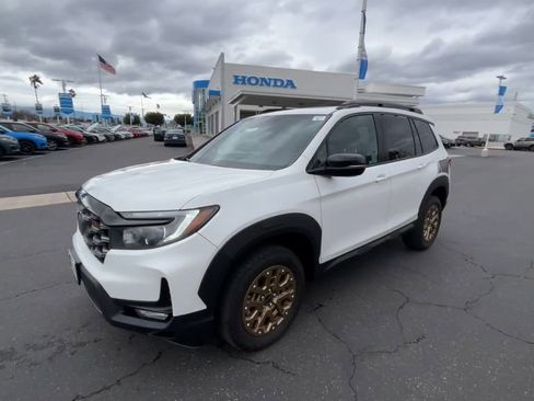 Certified 2022 Honda Passport TrailSport image 4