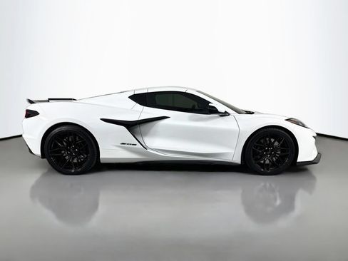 Used 2025 Chevrolet Corvette Z06 RWD image 8