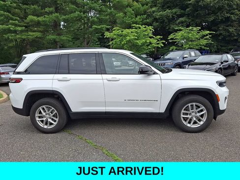 Used 2024 Jeep Grand Cherokee Laredo X w/ Trailer Tow Package AWD/4WD image 7