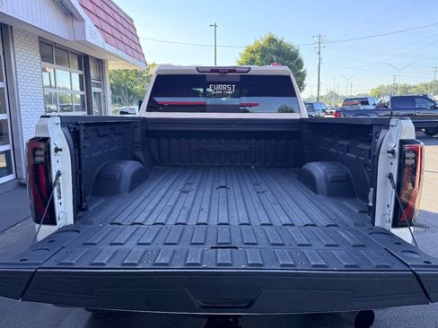 Used 2024 GMC Sierra 2500 AT4X AWD/4WD image 10