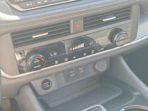 Used 2025 Nissan Rogue SV FWD image 26