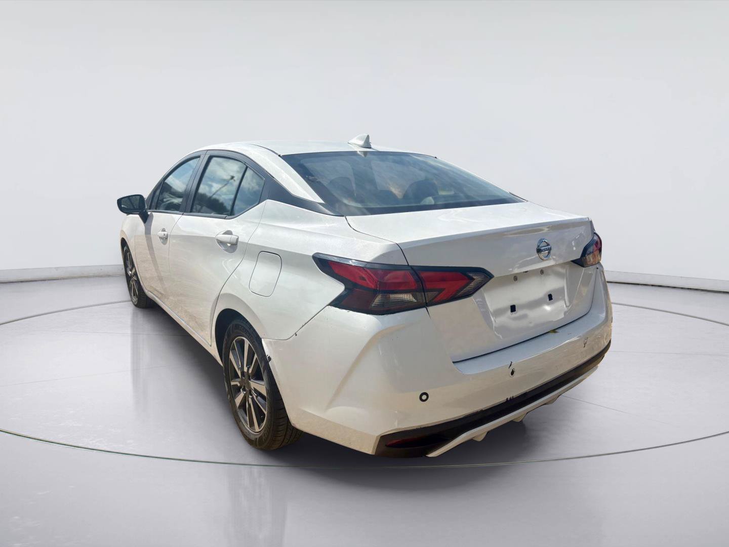 Used 2022 Nissan Versa SV FWD image 3