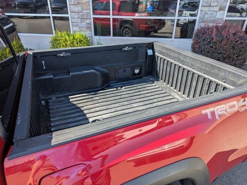 Used 2019 Toyota Tacoma TRD Off-Road w/ Technology Package AWD/4WD image 26