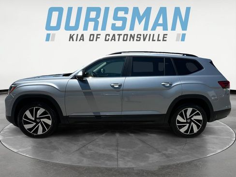Used 2025 Volkswagen Atlas SE AWD/4WD image 3