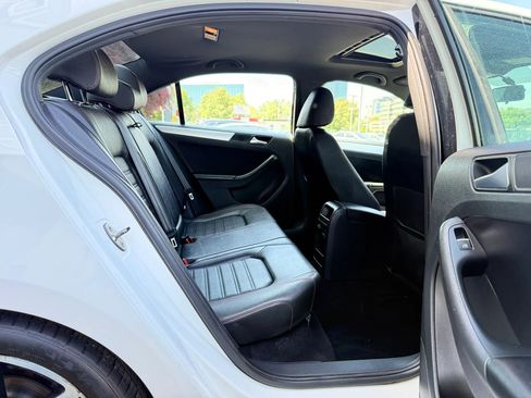 Used 2012 Volkswagen Jetta GLI Autobahn FWD image 31