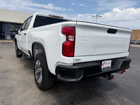 Used 2022 Chevrolet Silverado 2500 Custom w/ Custom Value Package AWD/4WD image 3