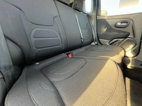 Used 2020 Jeep Renegade Latitude w/ Cold Weather Group image 27