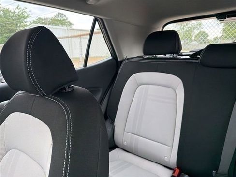 Used 2025 Hyundai Venue SEL FWD image 5