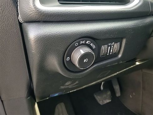 New 2026 Chrysler Pacifica Limited w/ Uconnect Theater Family Group image 23