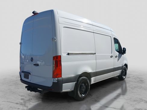 Used 2025 Mercedes-Benz Sprinter 2500 image 5
