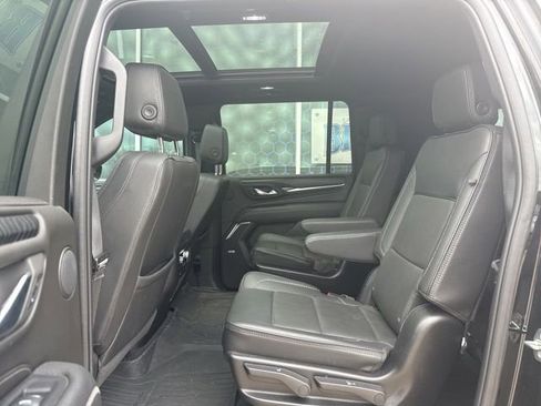 Used 2024 GMC Yukon XL Denali RWD image 9