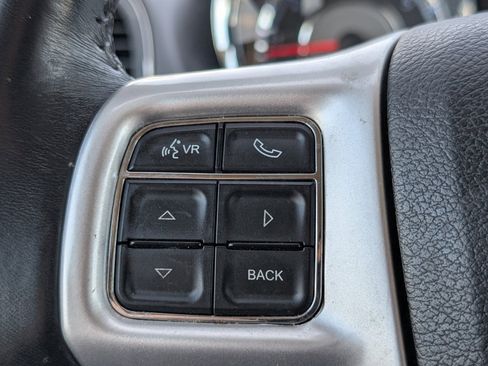 Used 2016 Chrysler Town & Country Touring image 13