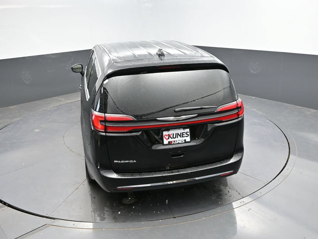 Used 2024 Chrysler Pacifica Touring-L FWD image 28