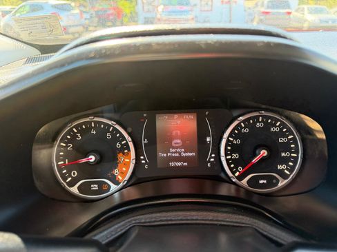 Used 2017 Jeep Renegade Latitude image 19