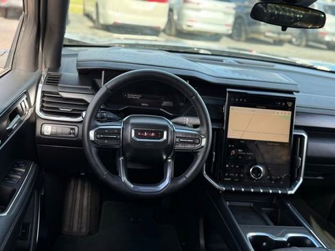 Used 2025 GMC Acadia Elevation image 8