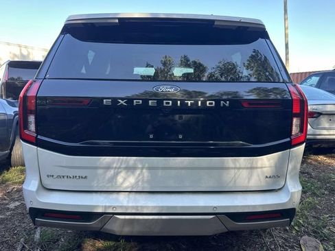 Used 2025 Ford Expedition Max Platinum AWD/4WD image 17