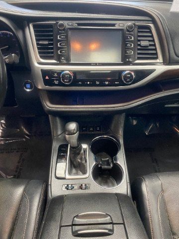 Used 2014 Toyota Highlander Limited AWD/4WD image 16