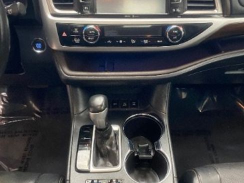 Used 2014 Toyota Highlander Limited AWD/4WD image 16