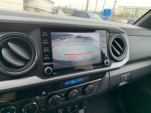 Used 2022 Toyota Tacoma TRD Sport image 23