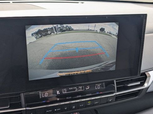 Used 2025 Toyota Sienna XLE w/ XLE Plus Package FWD image 22