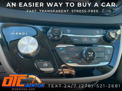 Used 2023 Chrysler Voyager LX FWD image 20