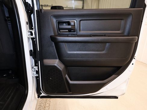 Used 2024 RAM 2500 Tradesman w/ Chrome Appearance Group image 15