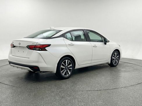 Used 2025 Nissan Versa SV image 9