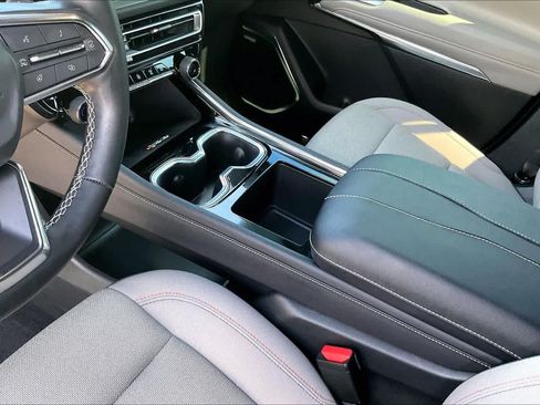 Used 2025 Chevrolet Traverse LT w/ Enhanced Driving Package FWD image 17