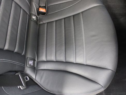 Used 2022 Mercedes-Benz GLC 300 4MATIC w/ Driver Assistance Package image 27