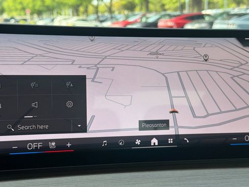 Certified 2025 BMW 330i Sedan image 24