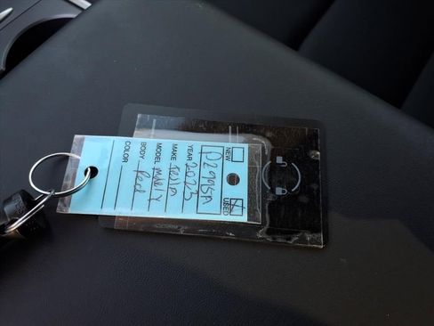 Used 2023 Tesla Model Y Long Range image 38