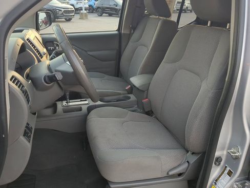 Used 2019 Nissan Frontier SV image 17