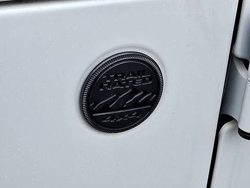 Used 2024 Jeep Gladiator Sport AWD/4WD image 11
