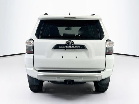 Used 2018 Toyota 4Runner TRD Off-Road AWD/4WD image 6