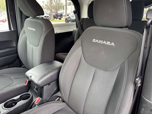 Used 2018 Jeep Wrangler Sahara w/ Connectivity Group image 13