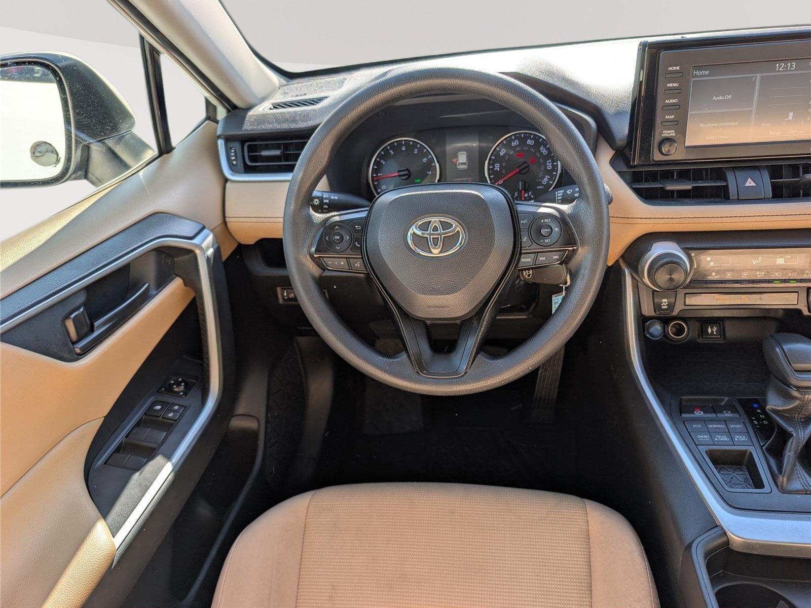 Used 2019 Toyota RAV4 LE w/ Carpet Mat Package AWD/4WD image 17