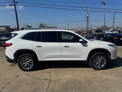 Used 2025 Buick Enclave Preferred image 6