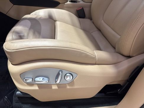 Used 2025 Porsche Macan Turbo image 19