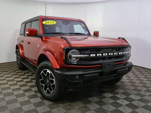 Used 2024 Ford Bronco Outer Banks image 3