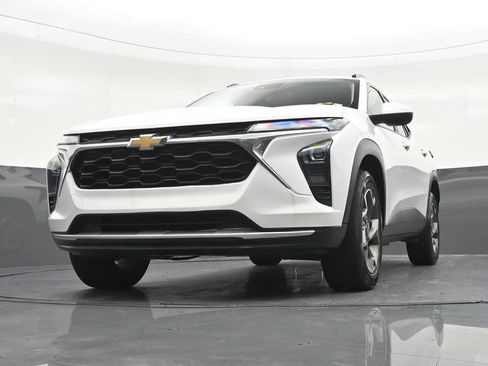 Used 2024 Chevrolet Trax LT FWD image 33