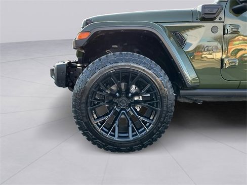 Used 2024 Jeep Wrangler Unlimited Rubicon 4xe image 9