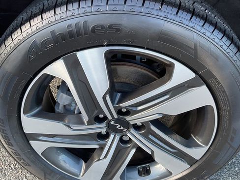 Used 2023 Kia Sorento EX image 29