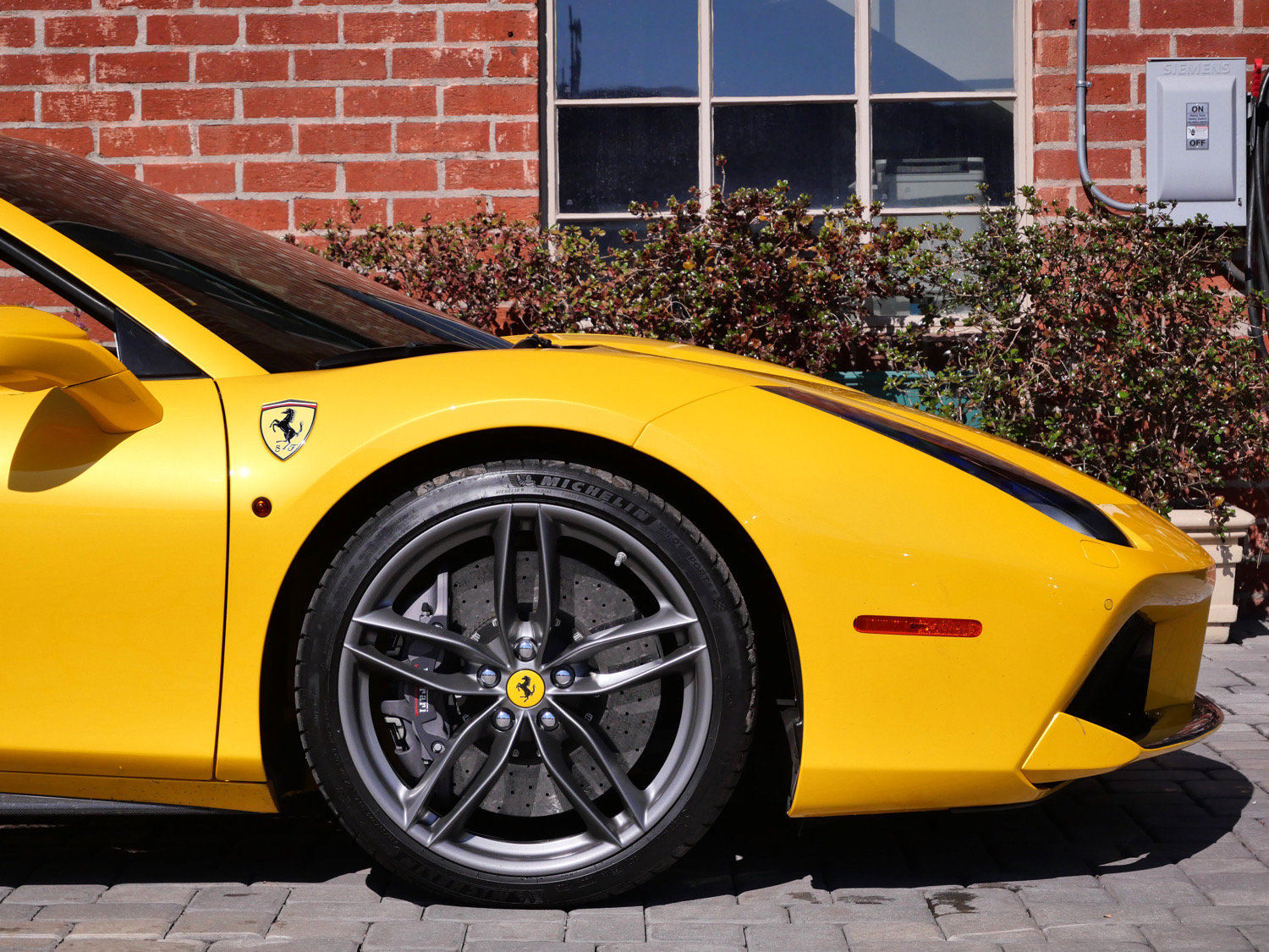 Used 2018 Ferrari 488 Spider RWD image 14