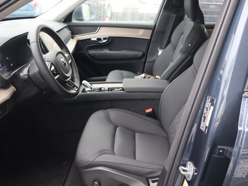 Used 2025 Volvo XC90 B5 Plus image 16