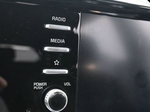 Used 2023 Kia Sorento LX image 22