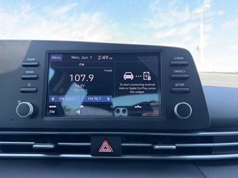 Used 2023 Hyundai Elantra SE FWD image 12