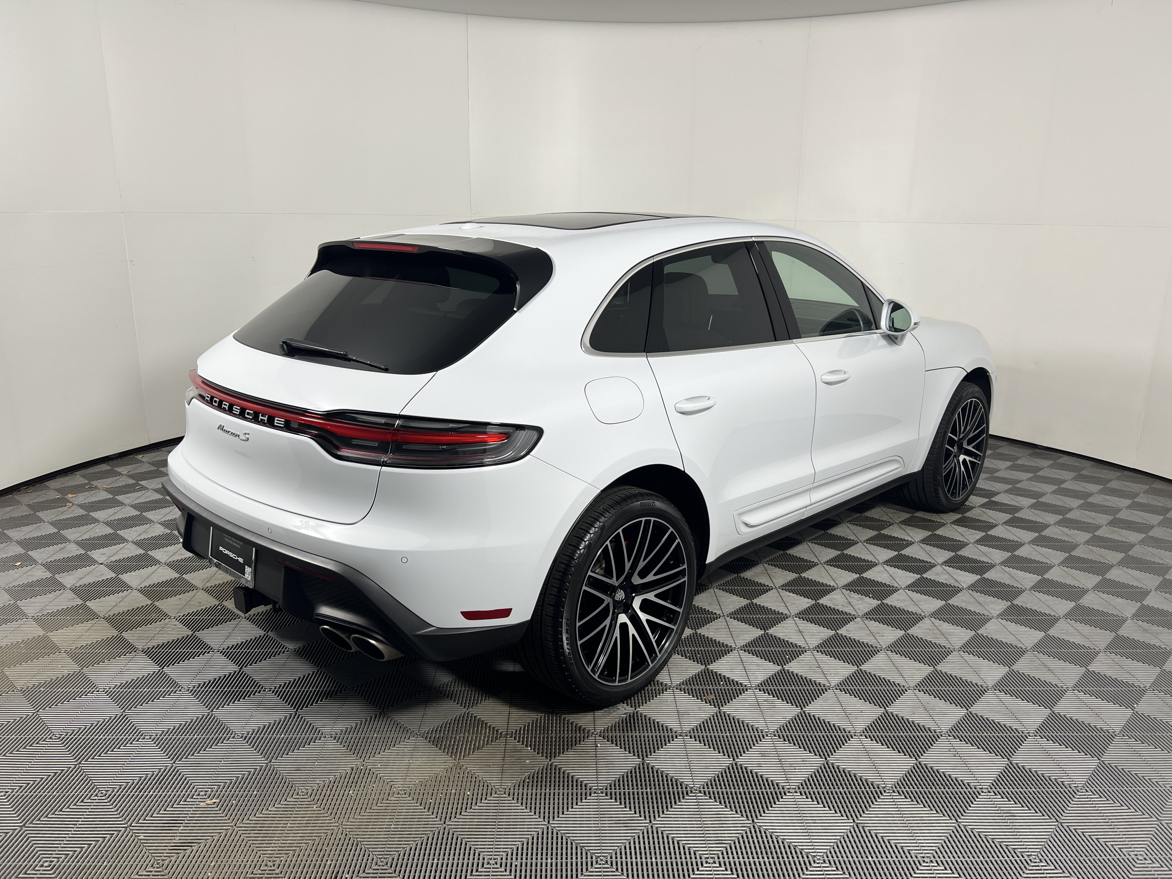 Certified 2026 Porsche Macan S AWD/4WD image 7
