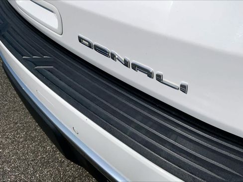 Used 2021 GMC Yukon Denali w/ Denali Ultimate Package AWD/4WD image 9