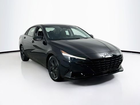 Used 2023 Hyundai Elantra SEL FWD image 3